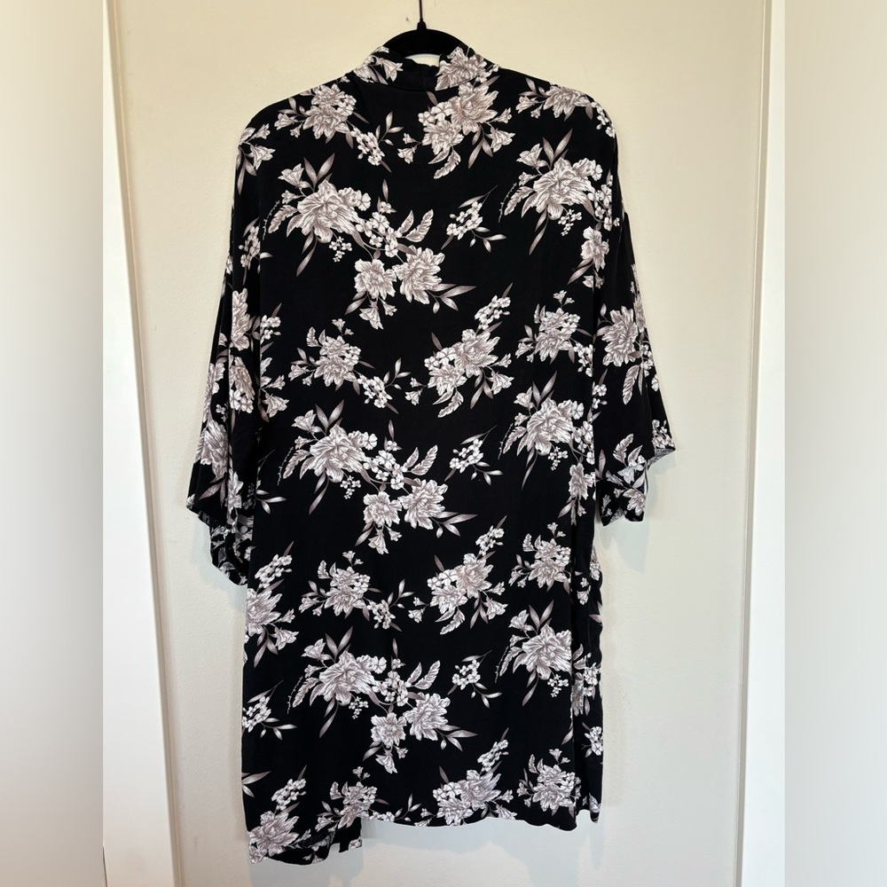 Spiritual Gangster Black and White Floral Open Cardigan 013 - Picture 2 of 6